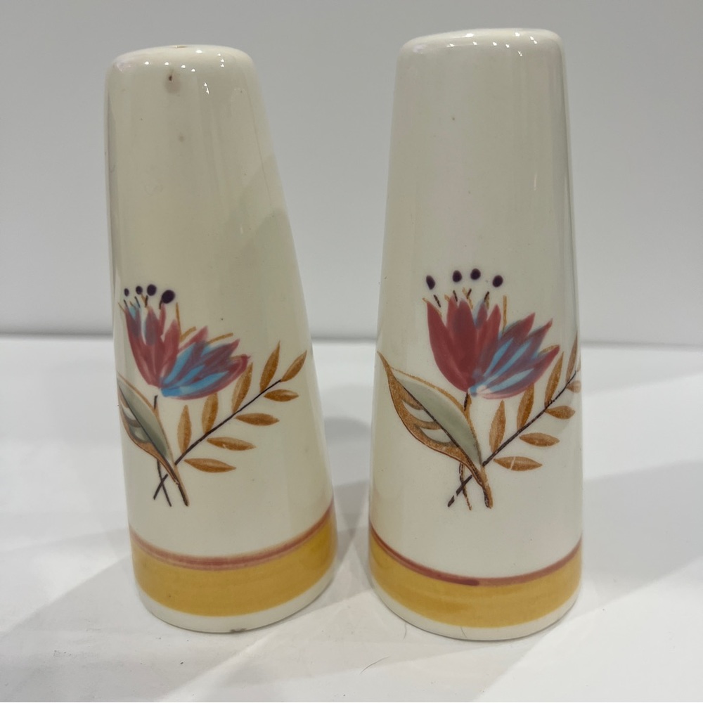Vintage Salt & Pepper Flower Design Shaker